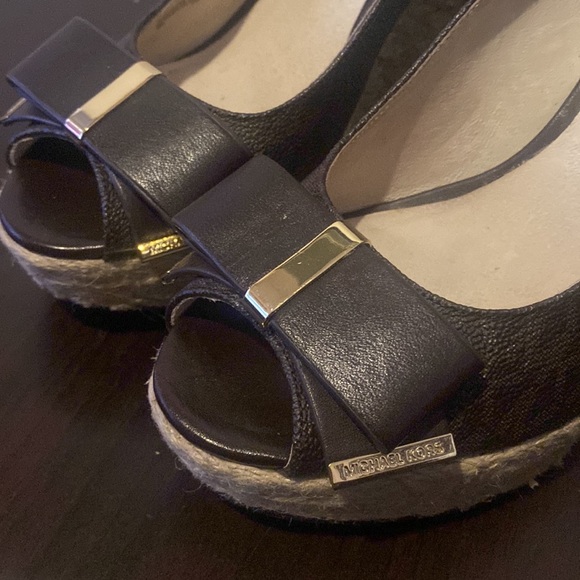 Michael KORS MEG  MK Signature PVC Peep Toe Wedges - Picture 11 of 11